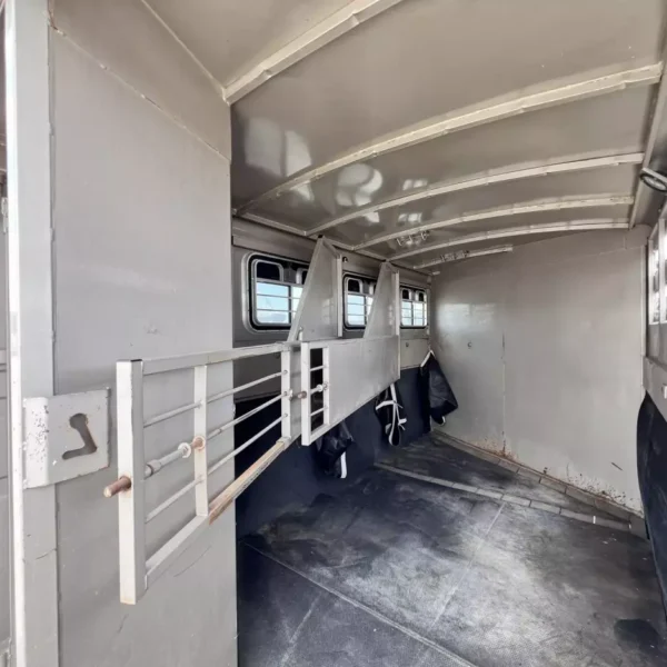 2001 Titan 3 Horse Gooseneck - Image 3