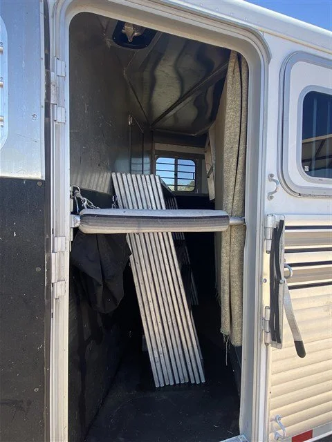 2000 Sooner 4 Horse Bumper Pull SUPER CLEAN - Image 4