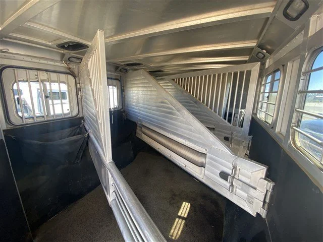 2000 Sooner 4 Horse Bumper Pull SUPER CLEAN - Image 5