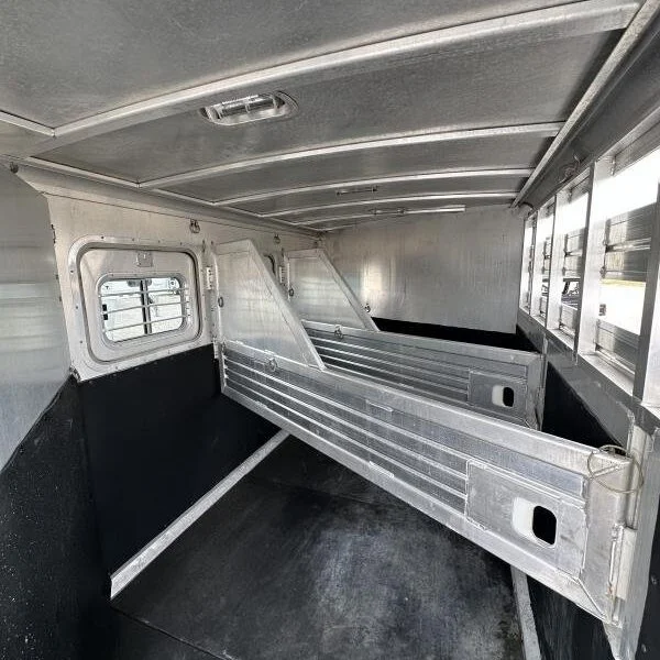 2000 Featherlite 3H GN with Dressing Room Horse Trailer - Image 7