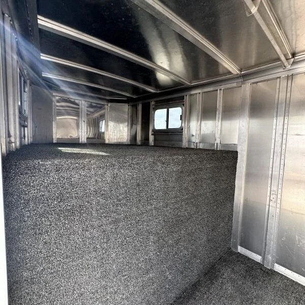 2000 Featherlite 3H GN with Dressing Room Horse Trailer - Image 3