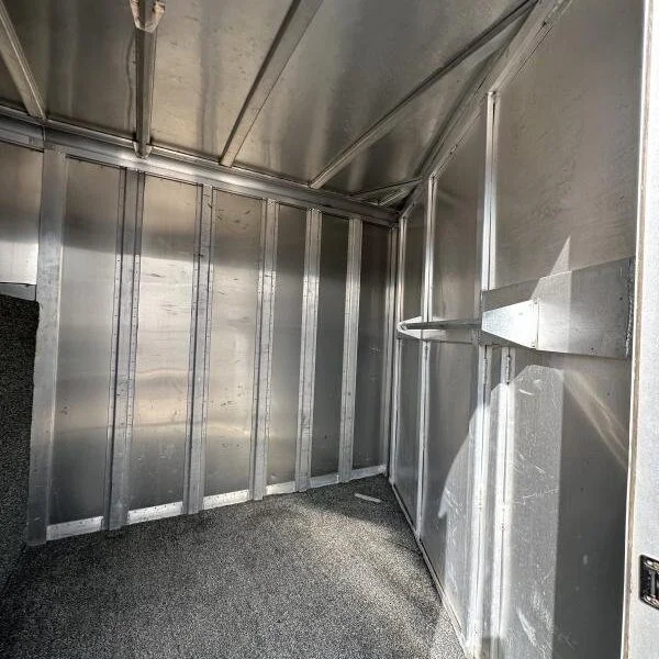 2000 Featherlite 3H GN with Dressing Room Horse Trailer - Image 4