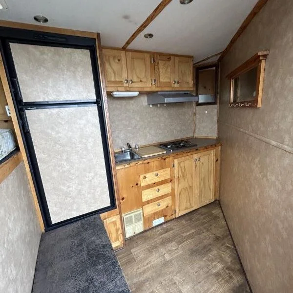 2002 Silverado 3h GN All Aluminum Weekender - Image 9