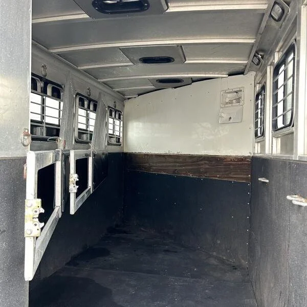 2002 Silverado 3h GN All Aluminum Weekender - Image 5