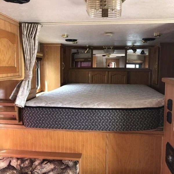 2003 Sundowner Trailers LQ 4H 8010 SIERRA Horse Trailer - Image 7