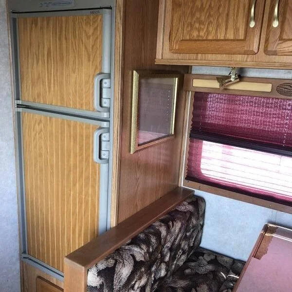 2003 Sundowner Trailers LQ 4H 8010 SIERRA Horse Trailer - Image 3