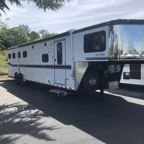 2003 Sundowner Trailers LQ 4H 8010 SIERRA Horse Trailer - Image 11