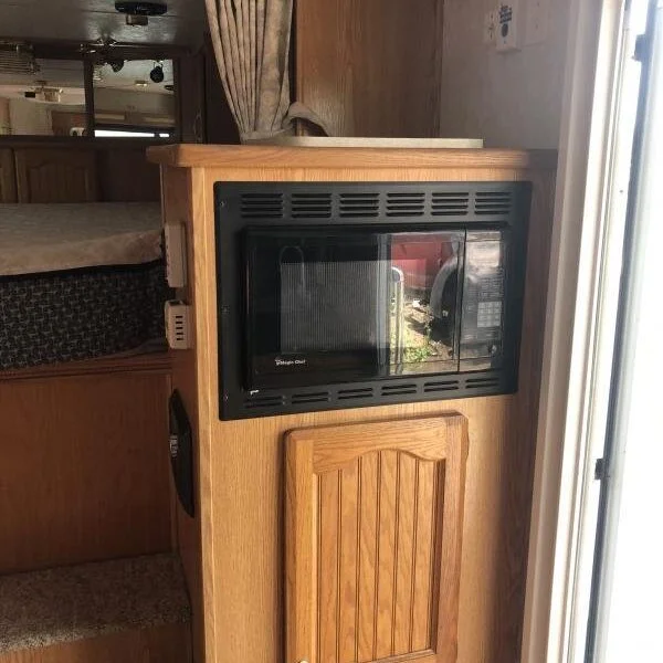 2003 Sundowner Trailers LQ 4H 8010 SIERRA Horse Trailer - Image 6