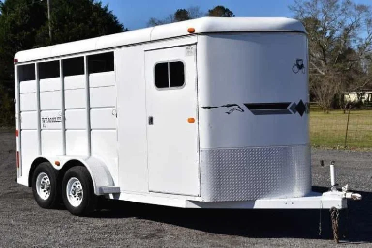 2002 Logan Coach 3HBP 3 Horse Trailer - Image 2