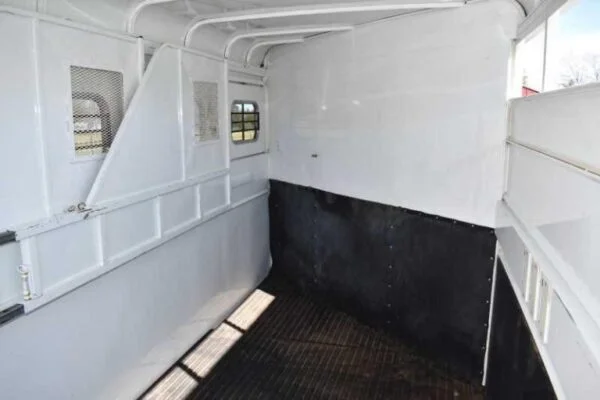 2002 Logan Coach 3HBP 3 Horse Trailer - Image 8