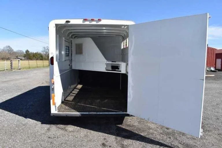 2002 Logan Coach 3HBP 3 Horse Trailer - Image 5