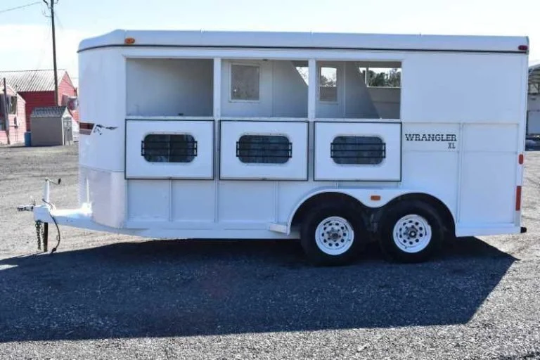 2002 Logan Coach 3HBP 3 Horse Trailer - Image 3