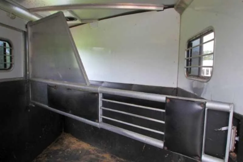 2003 Sundowner 2 Horse - Image 9