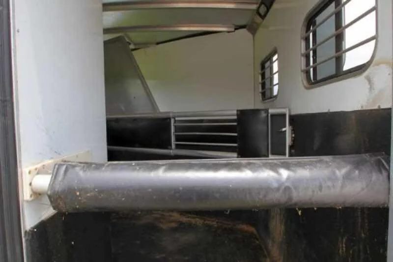 2003 Sundowner 2 Horse - Image 4