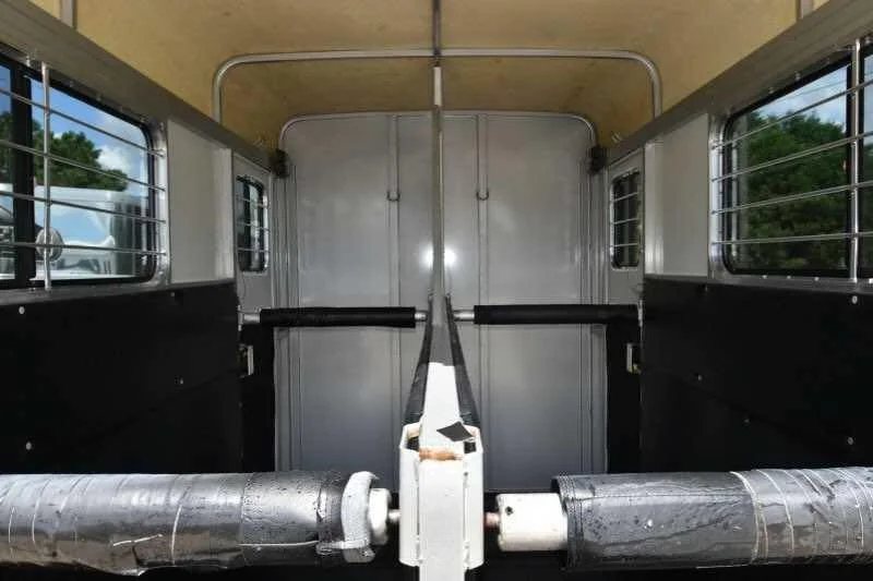 2002 Kiefer Built 2 Horse Bumper Pull - Image 8