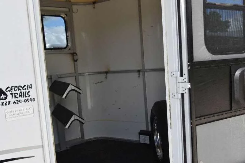 2002 Kiefer Built 2 Horse Bumper Pull - Image 7