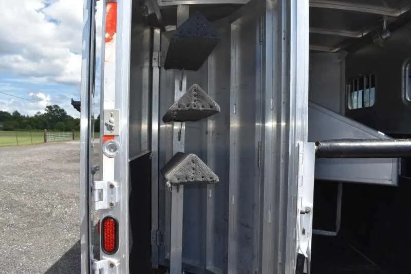 2002 Exiss SS20 2 Horse Trailer - Image 6