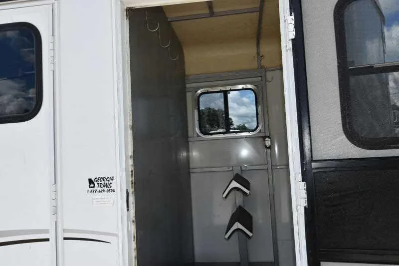 2002 Kiefer Built 2 Horse Bumper Pull - Image 4
