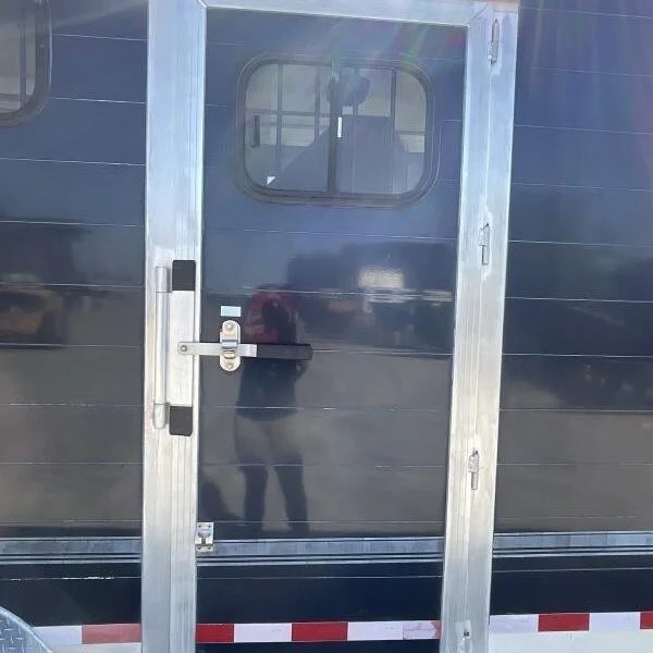 2005 Jamco 4 Horse Gooseneck Trailer - Image 3