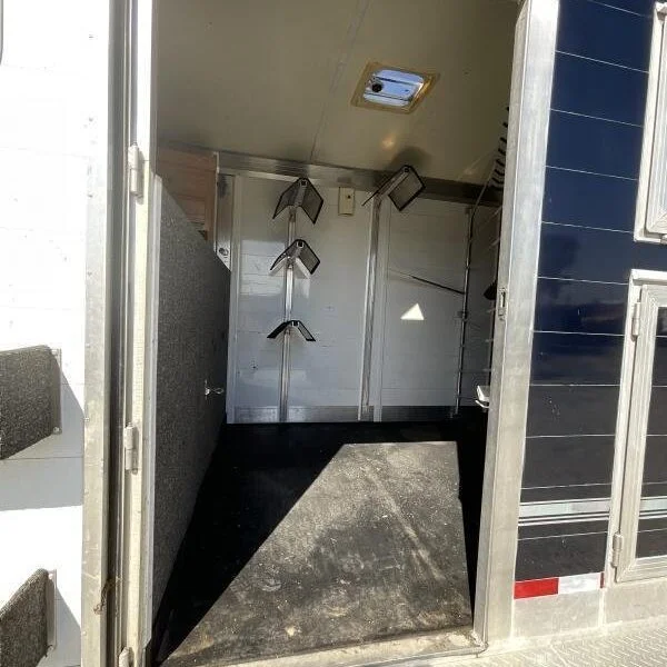 2005 Jamco 4 Horse Gooseneck Trailer - Image 15