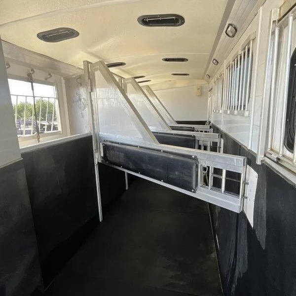 2005 Jamco 4 Horse Gooseneck Trailer - Image 8