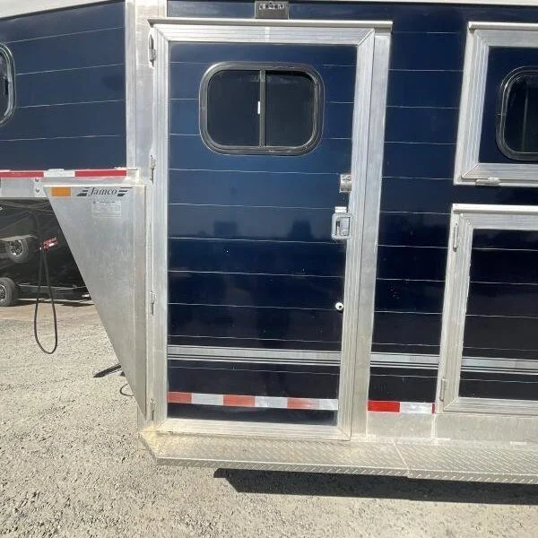 2005 Jamco 4 Horse Gooseneck Trailer - Image 18