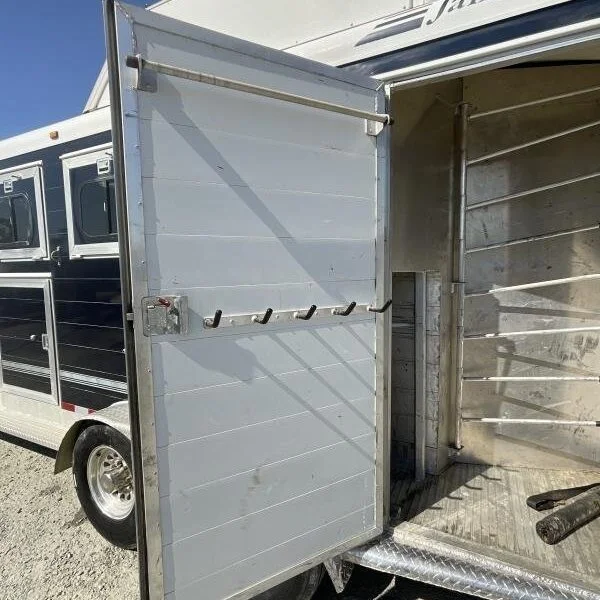 2005 Jamco 4 Horse Gooseneck Trailer - Image 13